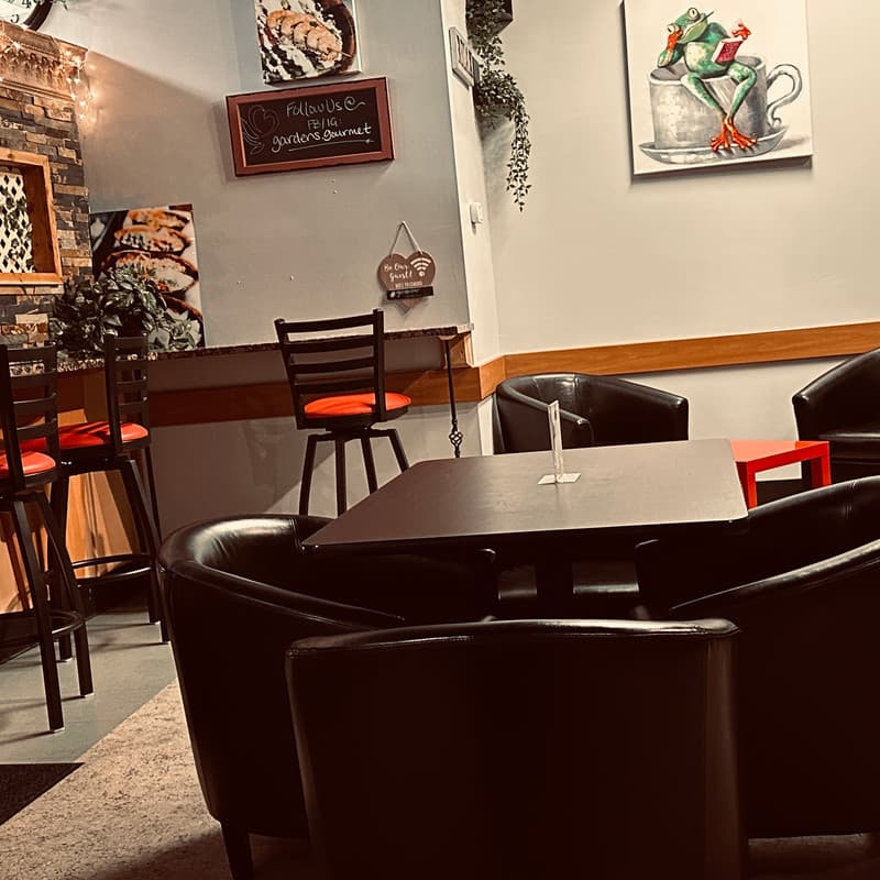 The lounge at Garden's Gourmet